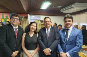 Presidente do TJ Sebastião Martins recebe homenagem surpresa (Foto: -)