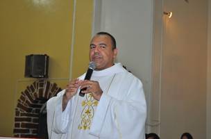 Em entrevista, Padre cobra solução para problema da falta de água (Foto: -)
