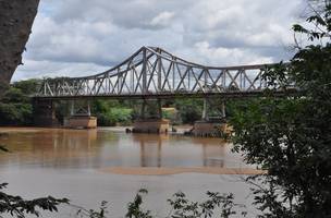 Ponte metálica é interditada por tempo indeterminado devido à pandemia de coronavírus (Foto: -)