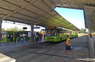 Prefeito assina novo decreto e suspende passe estudantil no transporte público em Teresina (Foto: -)