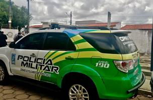 Motorista bate em poste ao tentar desviar de motocicleta na zona Leste de Teresina (Foto: -)