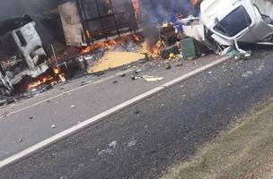 Grave acidente com carreta deixa uma pessoa morta na BR 230 (Foto: -)