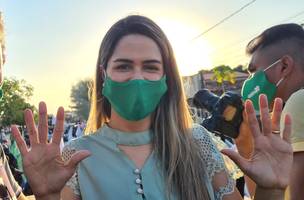 Gessy Fonseca, a surpresa da eleição, tem só 29 anos e 10 cães (Foto: -)