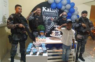 PM realiza festa de aniversário surpresa de criança que sonha em ser policial (Foto: -)