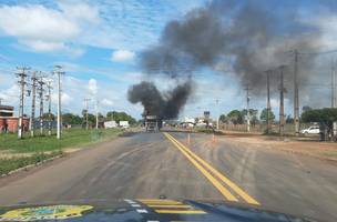 Caminhão pega fogo em frente à subestação de energia no interior do Piauí; assista ao vídeo (Foto: -)