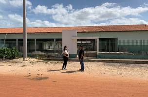 Deputada cobra conclusão de obra de escola que já dura mais de dez anos no Piauí (Foto: -)