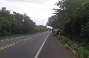 Homem de 28 anos fica ferido depois de colidir carreta na traseira de veículo na BR 343 (Foto: -)
