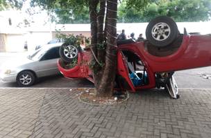 Criminosos roubam carro, capotam veículo e são presos pela polícia em Timon (Foto: -)