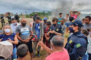 Sem sinalização em BR 343, manifestantes ateiam fogo em pneus e interditam rodovia (Foto: -)