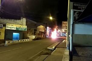 Incêndio de grandes proporções destrói loja no centro comercial de Floriano (Foto: -)