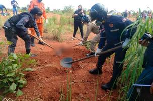 Pai de adolescente encontrada em cova foi avisado da morte da filha por WhatsApp, diz delegado (Foto: -)