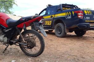 Motocicleta roubada na Bahia há quase cinco anos é recuperada pela PRF no Piauí (Foto: -)