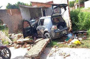 Em Timon, homem morre ao bater carro em muro depois de perseguição policial (Foto: -)