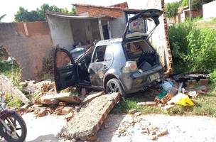 Em Timon, homem morre ao bater carro em muro depois de perseguição policial (Foto: -)