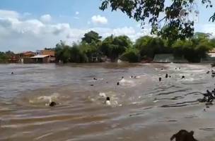 Ponte desaba e deixa feridos em Bacabal, no Maranhão (Foto: -)