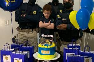 Garoto fã da PRF ganha festa de aniversário com presença de policiais no Piauí (Foto: -)