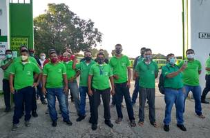 Motoristas e cobradores de ônibus paralisam as atividades nesta quarta-feira (Foto: -)