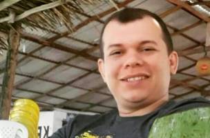 Bancário morre ao perder controle do carro e bater em árvore na PI-216 (Foto: -)
