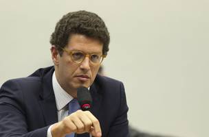 Cerco se fecha contra Salles e situação está cada vez mais insustentável (Foto: -)
