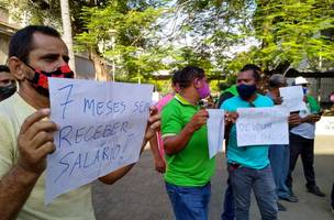 Motoristas e cobradores realizam protesto e cobram 7 meses de salários atrasados (Foto: -)