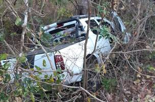 Motorista fica gravemente ferido depois de carro capotar em Cocal de Telha (Foto: -)