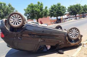 Homem de 26 anos fica ferido depois de bater em árvore e capotar carro na BR 316 (Foto: -)
