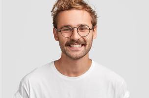 6 modelos de óculos de grau atemporais que todo homem deveria conhecer (Foto: -)
