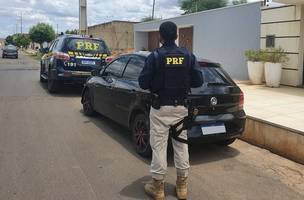 PRF recupera veículo de locadora e prende jovem de 22 anos por receptação no Piauí (Foto: -)