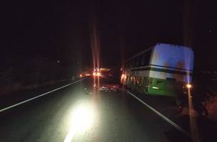 Quatro pessoas morrem depois de serem atropeladas por caminhão na BR 020 (Foto: -)