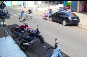 Assaltantes derrubam policial e roubam arma no interior do Piauí; assista ao vídeo (Foto: -)