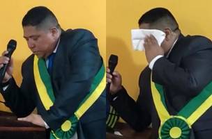 Vice chora e pede orações durante posse de cargo de prefeito assassinado a tiros em Madeiro; assista (Foto: -)