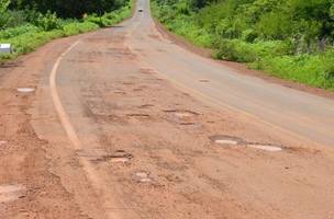 Estradas ruins aumentam valor de frete e causam gastos a mais de R$ 117 milhões em combustíveis (Foto: -)