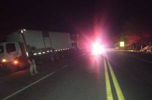 Motorista morre em grave acidente com dois caminhões em Amarante (Foto: -)