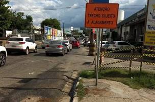 Strans instala placas de sinalização com alerta de riscos de alagamentos (Foto: -)