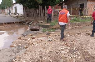 Famílias são removidas pela Defesa Civil das áreas de risco na zona Leste de Teresina (Foto: -)