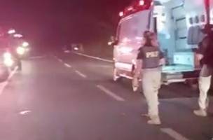 Acidente entre carro e ônibus deixa pelo menos 13 pessoas feridas na BR 343 (Foto: -)