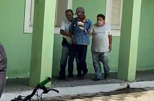 Homem é preso ao tentar atear fogo na sede da Prefeitura de Campo Maior (Foto: -)