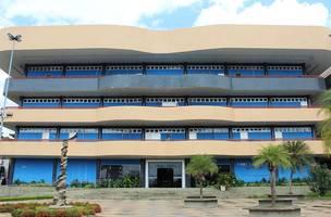 TCE suspende compra milionária de material escolar superfaturado pelo governo do Piauí (Foto: -)