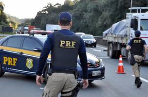 Acidente entre caminhonete e caminhão deixa homem gravemente ferido (Foto: -)
