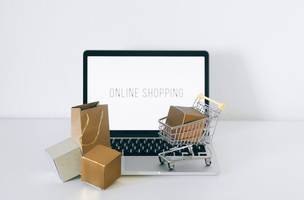 Vendas online seguem em alta, mas consumidores preferem comprar certos produtos presencialmente (Foto: -)