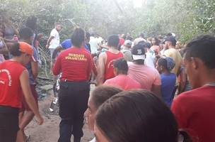 Jovem morre afogado ao cair da canoa no Rio Marataoan (Foto: -)