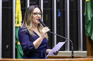 Decreto de Regina e a dispensa de licitação (Foto: -)