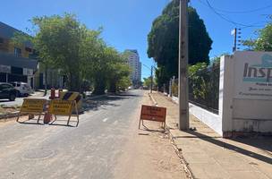 Trecho da avenida Senador Arêa Leão é interditado por causa da obra da galeria da zona Leste (Foto: -)