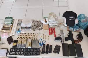 Suspeitos de tráfico drogas e porte ilegal de armas são presos em Cajueiro da Praia (Foto: -)